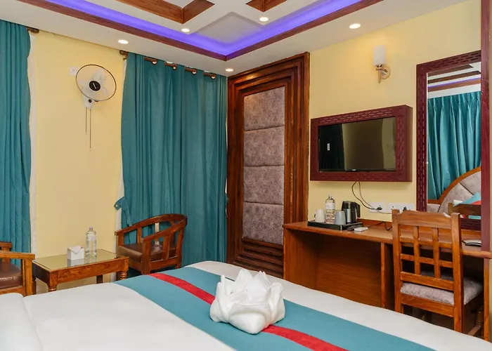 Royal Airport Hotel 2*